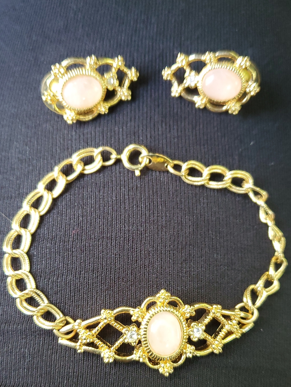 AVON vintage Gold-Tone Pink Cabochon Bracelet and Earring Set